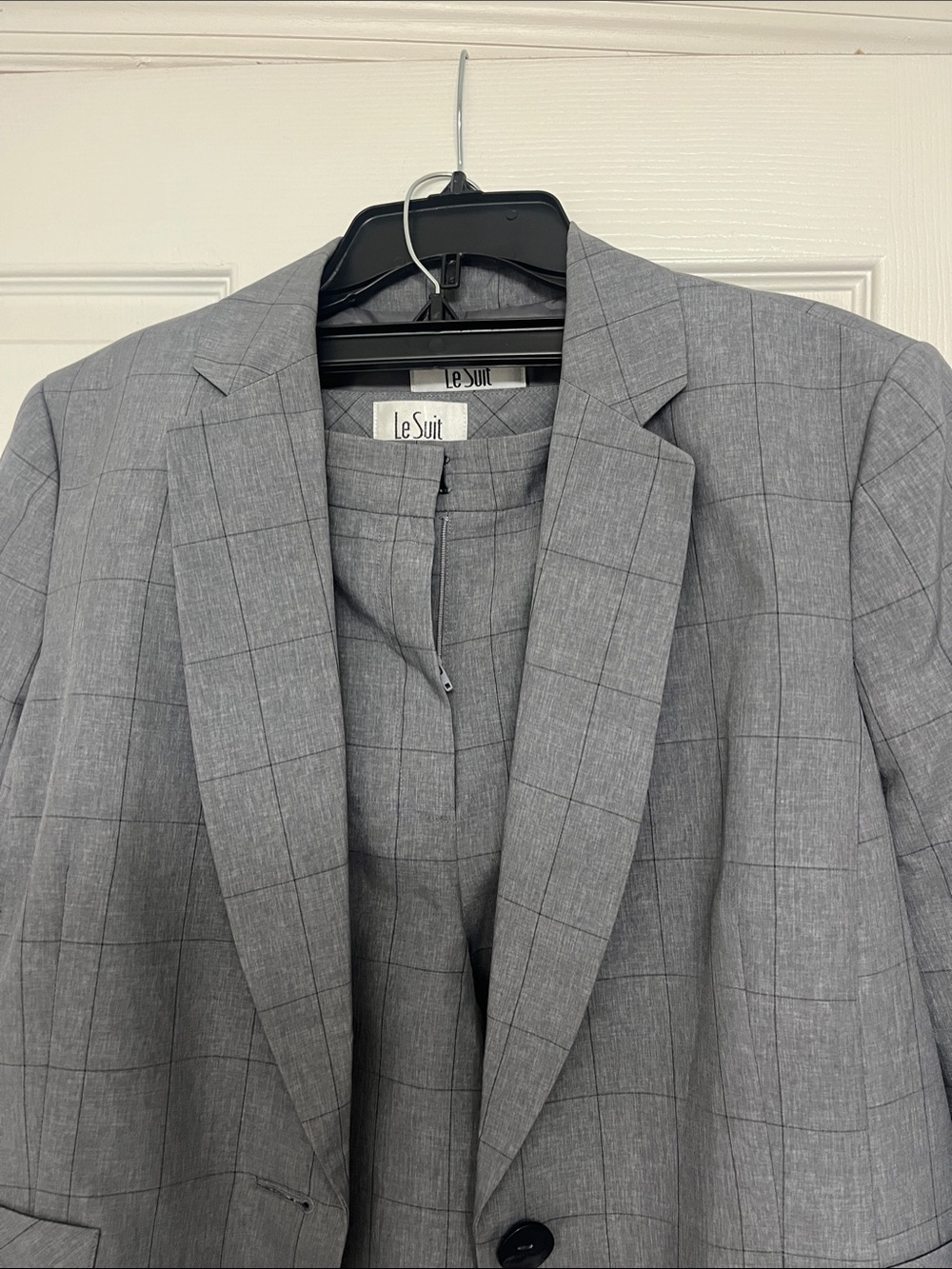 Le Suit Light Gray Windowpane suit
